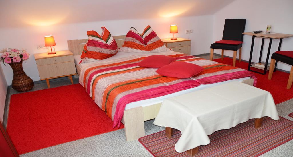 Gasthof-Pension Karawankenblick Пёрчах-ам-Вёртерзе Экстерьер фото
