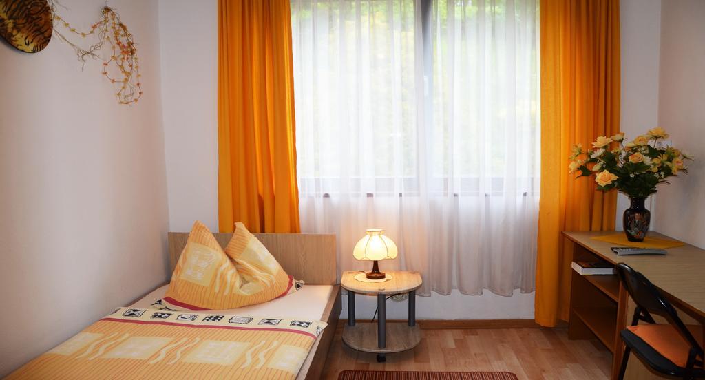 Gasthof-Pension Karawankenblick Пёрчах-ам-Вёртерзе Экстерьер фото