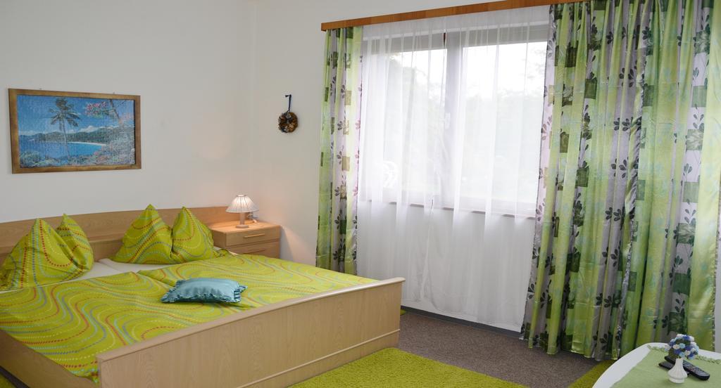 Gasthof-Pension Karawankenblick Пёрчах-ам-Вёртерзе Экстерьер фото