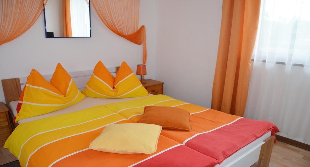 Gasthof-Pension Karawankenblick Пёрчах-ам-Вёртерзе Экстерьер фото